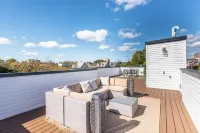 Luxe 4-bedroom house in charming Jersey City, next to Lightrail into NYC