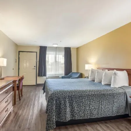 Econo Lodge Inn & Suites Lodi - Wine Country Area