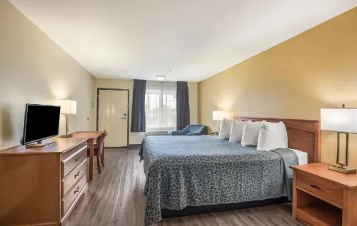 Econo Lodge Inn & Suites Lodi - Wine Country Area - Pet friendly