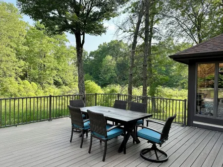 5-Bedroom Estate – 12 acres, Huge Space, Fast WiFi, Fitness Room, & More!