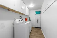 Coastal Cove Beach Bungalow! Beach Walks, Whale Watching, Agatha Hunting & More!