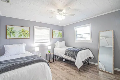 Bay La Launch: Two Bed / One Bath House