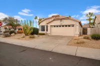 Cactus Cove: 3-Bedroom Lakefront Home w/ Pool, EV Charger in Arrowhead Lakes.