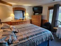 Building Memories & Relationships enjoy stocked pond, woods, game room, and more Hotels in Springfield Township