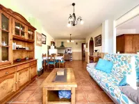 Quiet apartment with stunning mountain, river and sea views