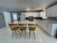 Beautiful Lake House & Spacious 4 BR