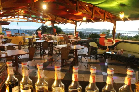 Hotel Satria Wisata Отели в г. Soreang