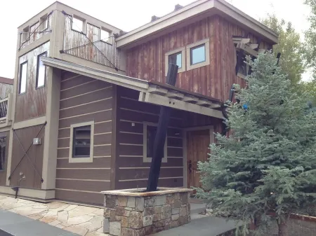 Cozy modern cabin 1 block from Main St Frisco! Отели рядом с достопримечательностью «Walmart»