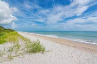 Beach Bungalow w/ Private Beach Access   1 BD, 2 BA, Dogs Welcome, Quiet Hotels in Wabasso Beach