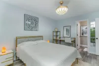 Spacious Pawleys Getaway, 3Br/3BA, Private End Unit, Lake & Pool Views, Peaceful
