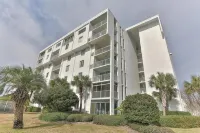 Dolphin Point 402C - 2Br Updated Condo with Harbor and Gulf Views