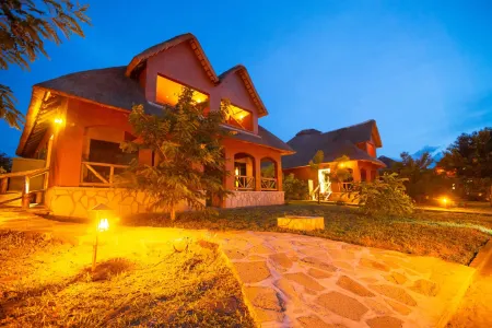Buffalo Safari Lodge Отели в г. Bunyaruguru