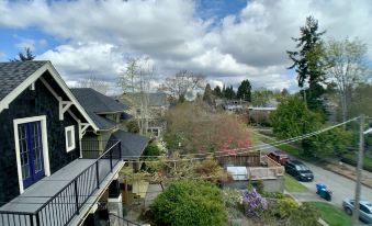 Birdhouse on GreenLake