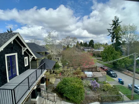 Birdhouse on GreenLake