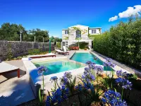 Charming Villa with Pool - Pools