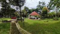 Villa Rose Gunung Bunder Hotel dekat Campervan Gunung Bunder, Bedeng Campsite