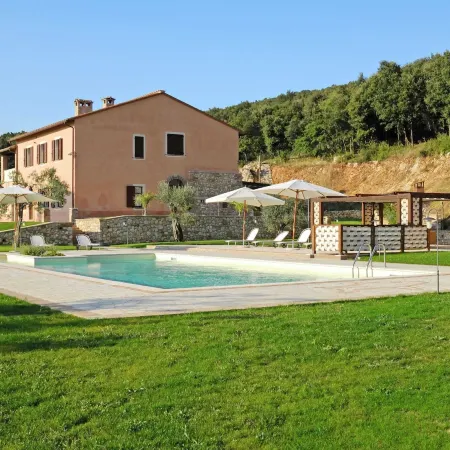 Luxury, Modern Apartment with Pool and Stunning Views