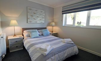 Valley Retreat - Peaceful Location, Walk to Beach, Parking