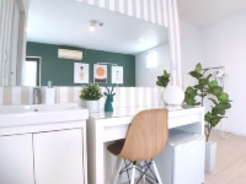 Bar & Hotel Colors Miyajima Hotels in Hatsukaichi