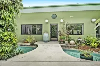Unique Art Nature Hideaway Walkable to Wilton Drive