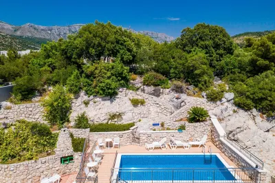 Villa Borna Apartments Hotels in Lozica