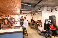 Ten to Ten Hostel - Quầy bar