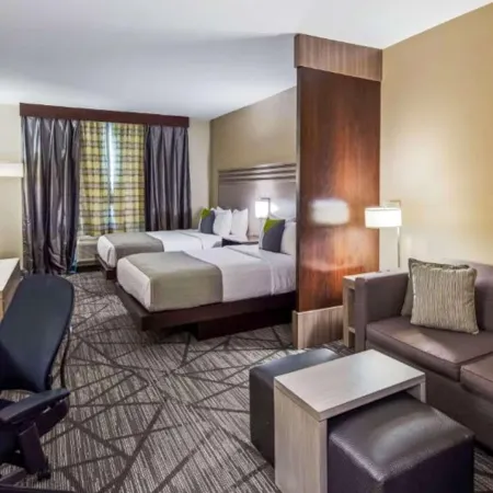 Comfort Inn & Suites Houston I-45 North - IAH Отели рядом с достопримечательностью «Торговый центр Greenspoint»