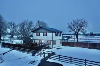 Adorable 3- Bedroom Country-Side retreat w/Hot Tub Hotels near Bowers Field