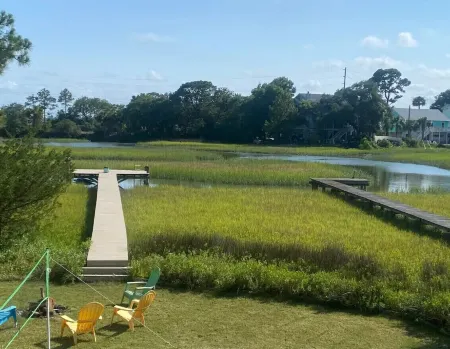 Charming studio in Tybee Island located on a Tidal Creek with dock access