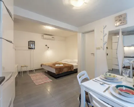 Apartments Sonja Hotels in Pučišća