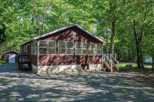 Walk to the Lake Firepit and Sunroom Tomhickon