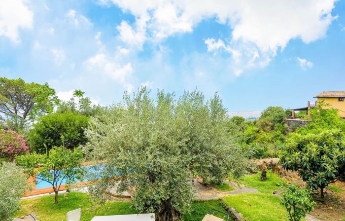 Villa with Pool and Panoramic Surroundings