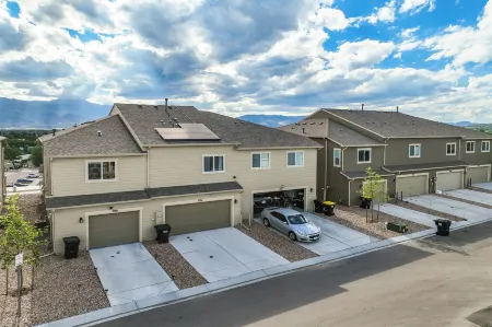 Sakura Springs Отели в г. Колорадо-Спрингс