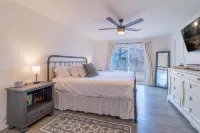 Cozy Family Haven in Sparks - Pet Friendly - Fenced Yard