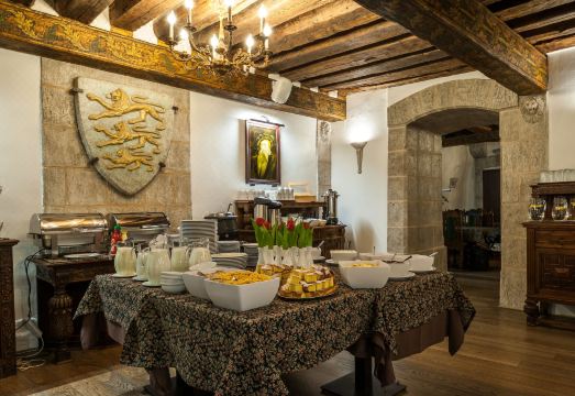 스리크라운 레지던트 외관