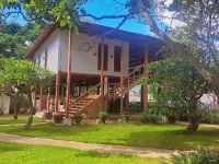 Elhoppo Pasir putih resort & resto Hotels in Maluk