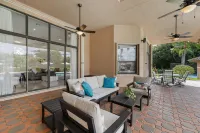 Grand 6BR Plantation Estate w/ Tennis & Pool Hotels in Plantation