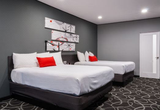 아스트로 패서디나 호텔