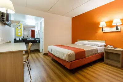 Tempe, AZ – Phoenix Airport – Priest Dr Hotels in Tempe