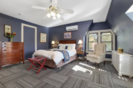 DeBary Inn Hotels in Summit