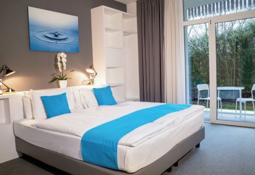 호텔 데 라 소스 이베르동-레-방의 깔끔한 객실