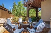 Lux Townhome Next to Village by Sierra Getaways