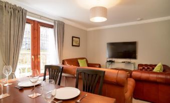 Joivy Gorgeous Stockbridge Apt with Underground Parking