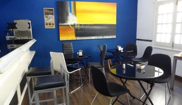 호텔 카를로스 III의 모던한 객실 내부