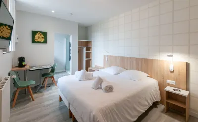 Malicorn' Appart-Hôtel Hotels in Asnieres-sur-Vegre