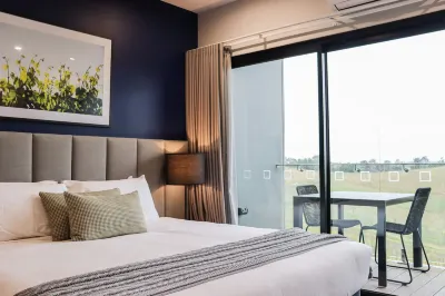 Marnong Estate Hotels near Hadfield Park