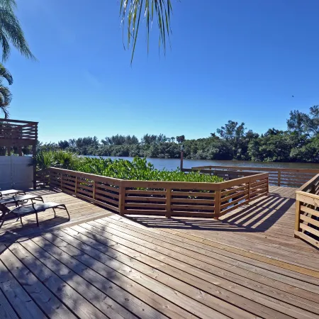 Siesta Heron Suites & Villas