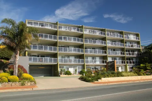Albacore Apartments - Beach