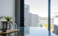Modern studio with free wifi & parking Hotels in Kingston