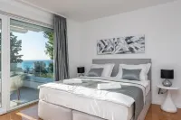 Sunset Apartment with Private Pool and Jacuzzi Hotels in Opcina Novalja